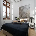 Lodz Srodmiescie Apartment - 35M2, Top Location By Rentujemy